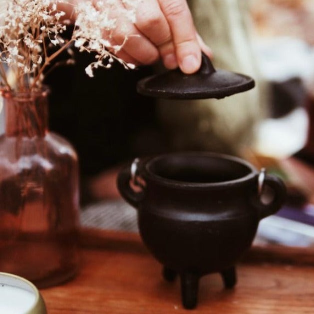 mini cast iron cauldron with lid